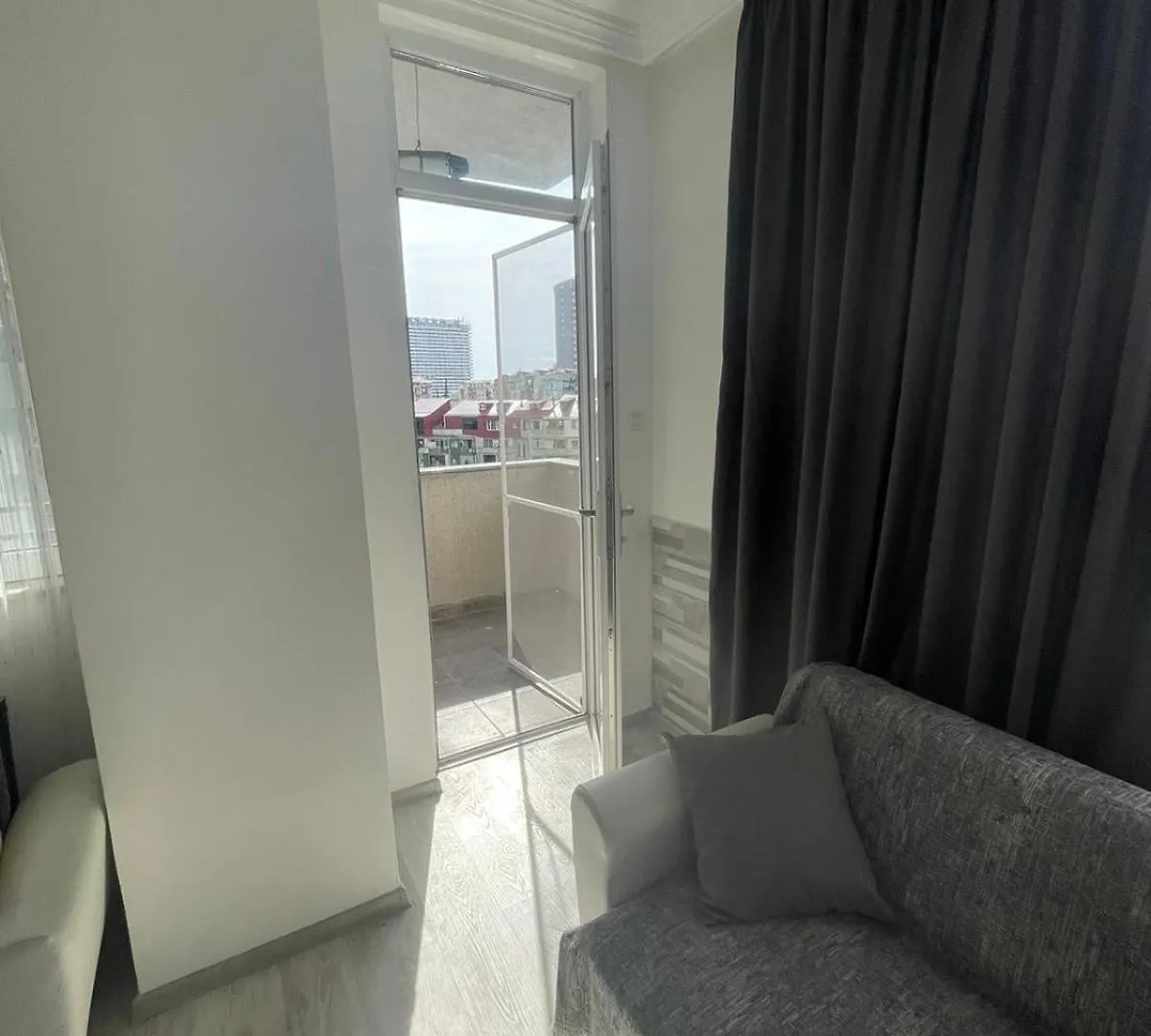 Sunny Apartment In The Heart Of Batumi Angisa